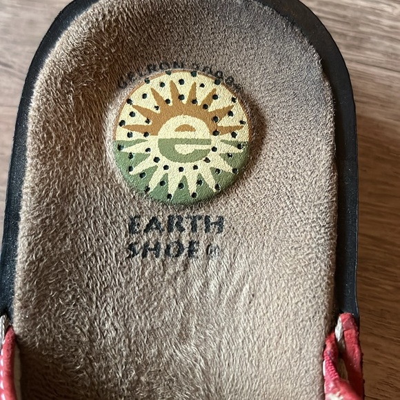 Earth Shoes Sandal in brick  color Size 9 - Picture 2 of 9